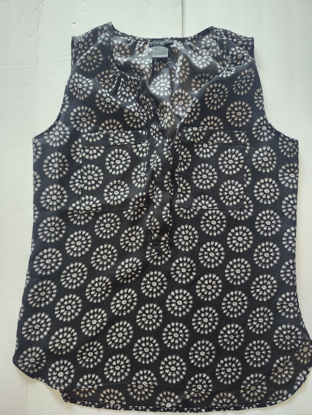 Ann Taylor Black White Geometric Floral Sleeveless V-Neck Print Camisole S XS